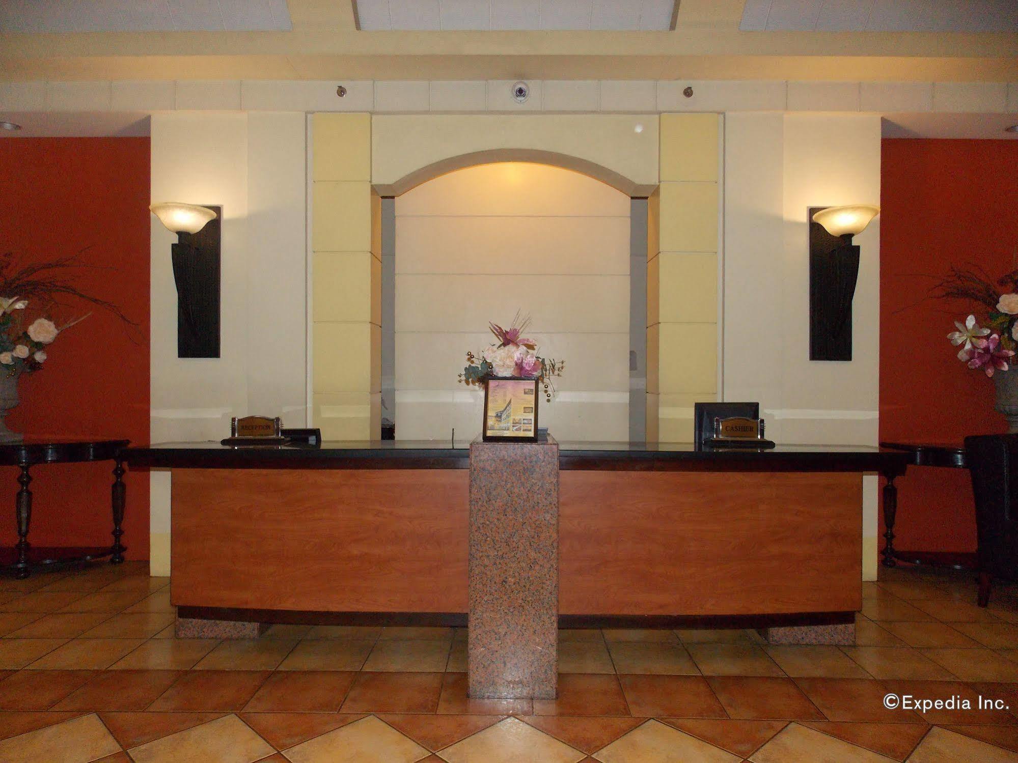 Planta Centro Bacolod Hotel&residencias Exterior foto